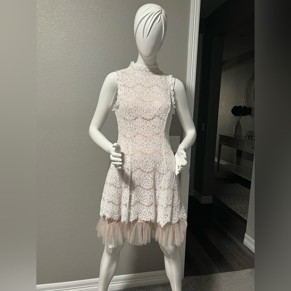 Francescas Womens White/Tan Floral Lace
Mock Neck Dress Tulle Size L